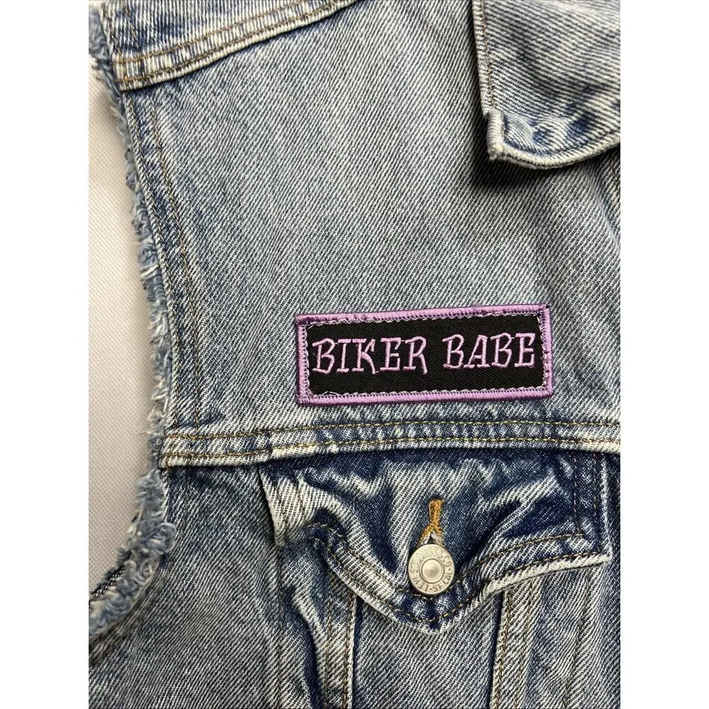 Levi’s Womens Medium Frayed Denim Vest Biker Patches Skull - Picture 4 of 13